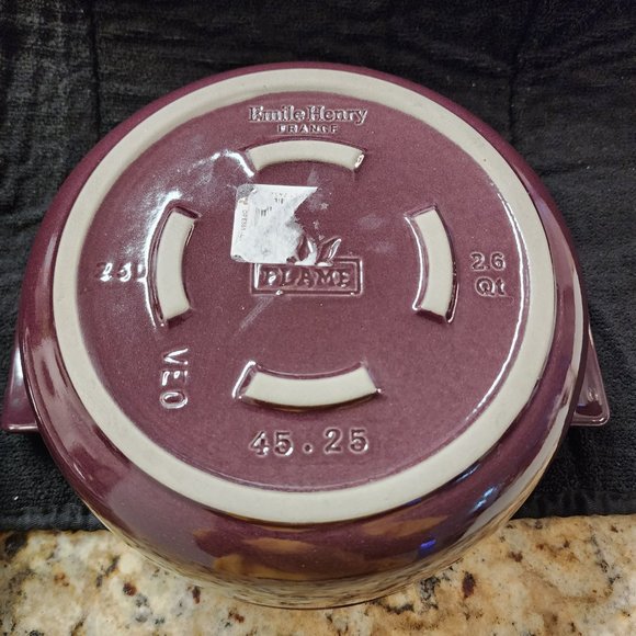 Brand new Emile Henry flame 2.6 quart 2.5 litre crock pot in plum - Picture 2 of 4